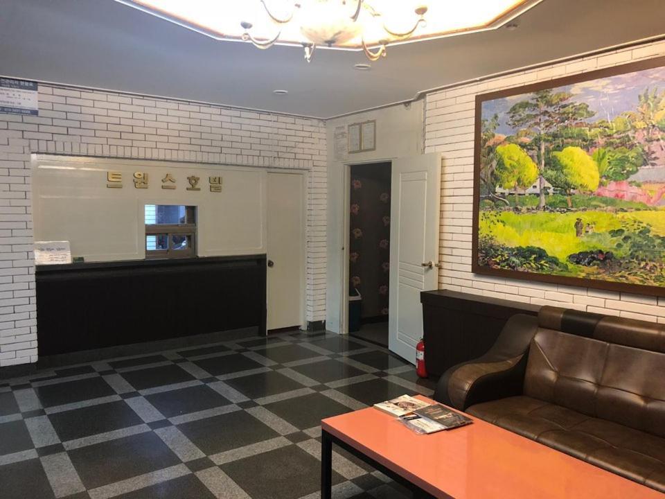 Twins Hotel Jeju Luaran gambar